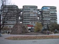 Комплекс жилых домов на пр.Ленина прозванных в народе "Три богатыря" 