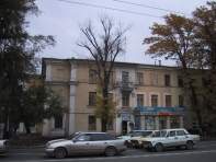 Дом по улице Калинина (ныне Кабанбай Батыра) напротив оперного театра