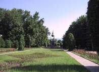Памятник Алие Молдагуловой и Маншук Маметовой (б.памятник В.И.Ленина) 
