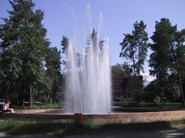 Один из первых фонтанов города на ул.Толе Би (б.Комсомольской)