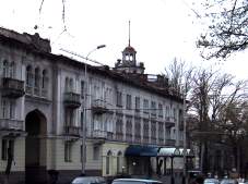 Жилой дом по улице Кабанбай Батыра (б.ул.Калинина)