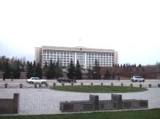 Площадь Республики. Здание городского акимата (мэрии города).