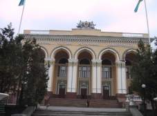 Здание Аграрного университета на пр.Абая (б.КазСХИ)