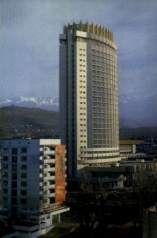 Визитная карточка города - 25 этажная гостиница  Казахстан